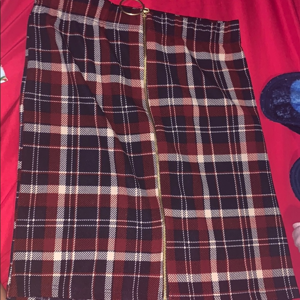 Skirt / never worn